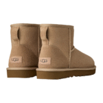 UGG Botte Classic Mini II Sand – Bottes en daim et laine naturelle – Image 4