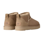 UGG Botte Classic Ultra Mini Sand – Bottines en daim et doublure laine – Image 4
