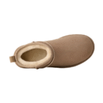 UGG Botte Classic Ultra Mini Sand – Bottines en daim et doublure laine – Image 5